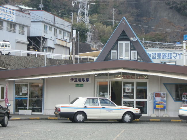 電車にゆられ、伊豆稲取へ。<br />電車の旅は情緒がありいいものです。