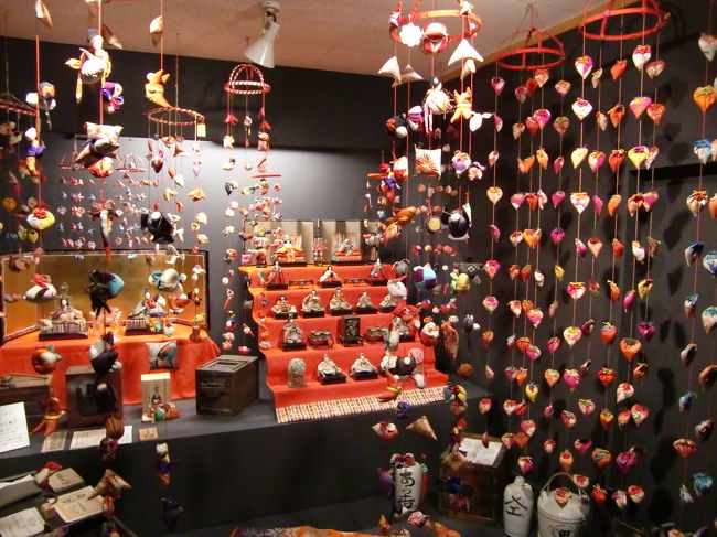 こちらは歴史のあるつるし雛。