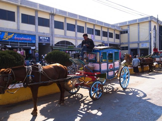 市場の前の様子