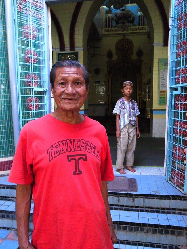 この男性が案内してくれた