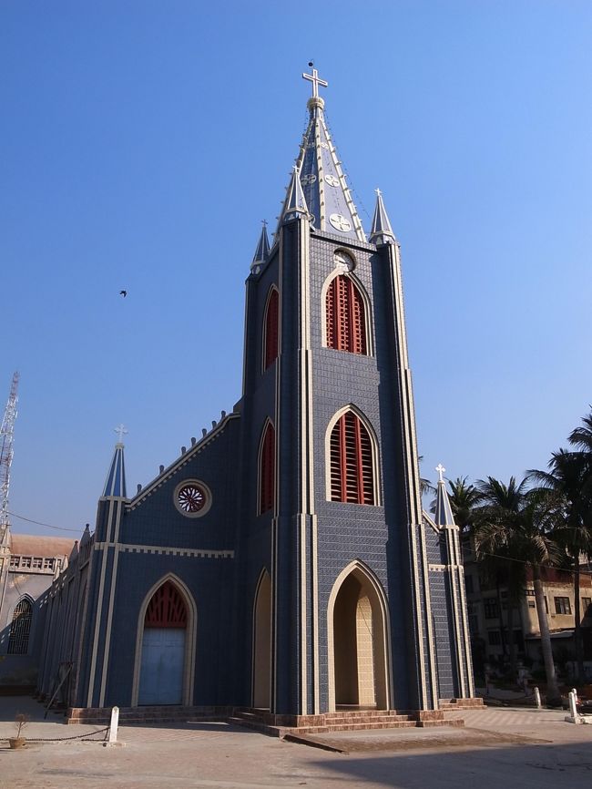 近くにはカソリックの教会もあった