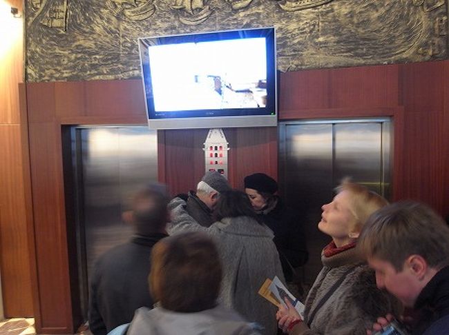 ガラタ塔は外見は古いですが、中はエレベーター完備です。