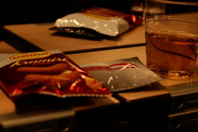 飲み物サービス。<br />一応、もらえるものはもらう（笑）<br /><br /><br />のん気にしているとあっという間にボローニャに到着です。