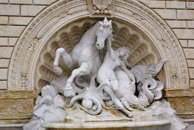 ここのこの像がねーっ、ペガサス・エンジェルと飛ぶものが好きな私に刺さった！<br /><br />―(＾＾ )→　<br /><br /><br />いつか、観光に来よう・・っと誓い、駅に戻ります。