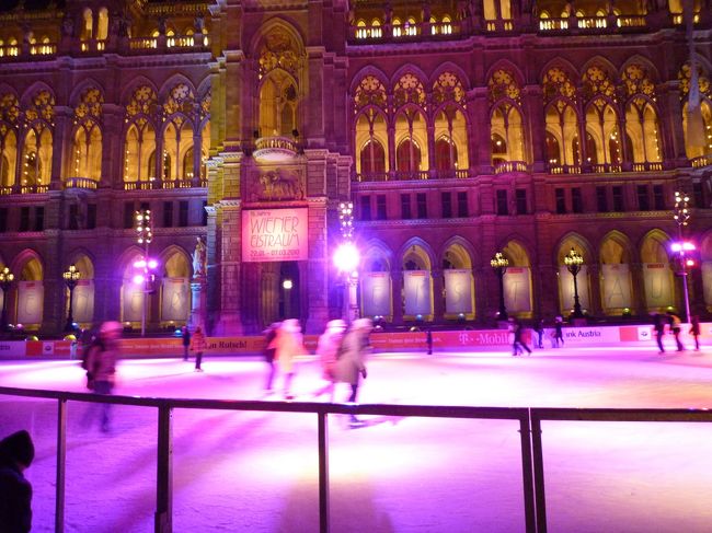 地元民が楽しそうにスケート。<br />本当に素晴らしい街です!