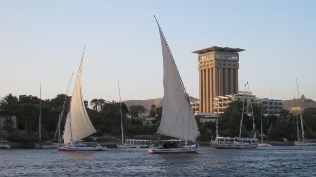 船の中ではみんなでエジプトの民俗踊りをおどる。<br />