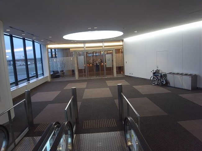 で、アメリカン航空のアドミラルクラブに来ました。