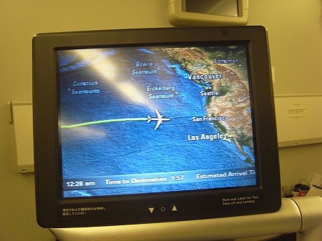 食事のあとは、映画タイム！<br />ここで見た「キム氏漂流記」という韓国映画が絶品で笑えました。<br /><br />だいぶアメリカ大陸に近づいてきました。