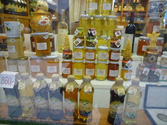 ハンガリーはハチミツも名物です。<br />ホテル近くの市場でお土産に頼まれていたプロポリスを買いました。<br />日本で買うより断然安い！<br />健康食品は喜ばれるので、意外にお勧めです。