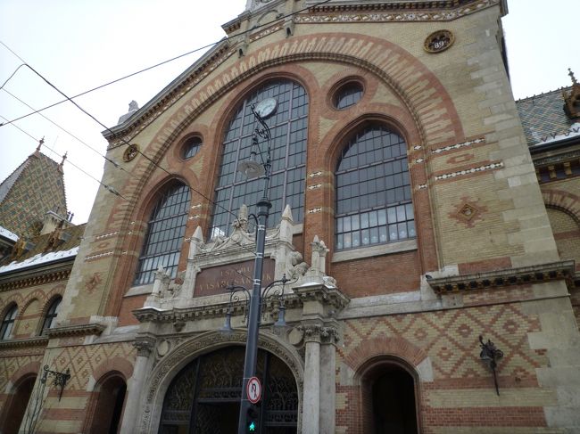 ブダペストに戻ったら、次は中央市場に行ってみました。