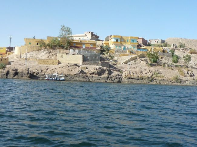 船着き場近くの家並み。