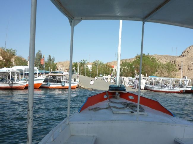 船着き場。沢山の舟で一杯。