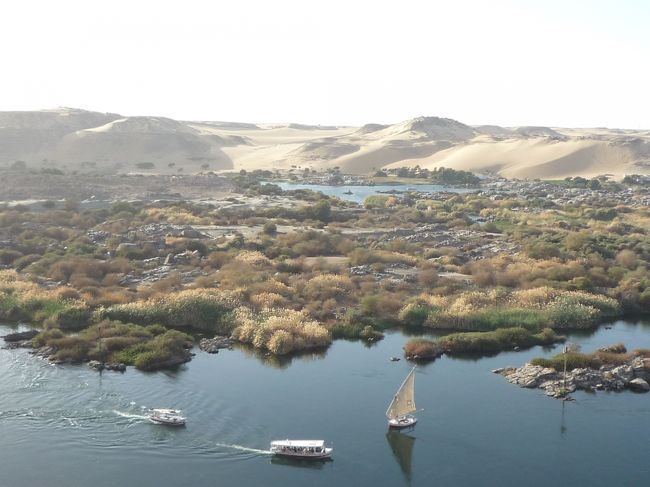 ホテルの部屋から見るナイル川。