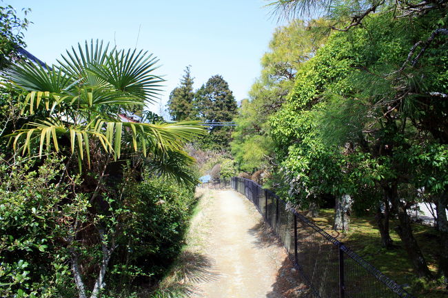 狭井神社を出て，檜原神社へと向かいました。<br />ここからは歩いて20分です。<br />古道・山の辺の道を歩いて行きます。 