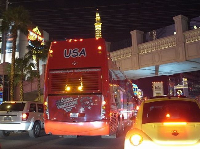 ストリップに帰ってきました！<br />二階建てのオープントップバスも走ります。<br /><br />その後は、ホテルに戻り軽く飯を食べ、いざ勝負タイム！！