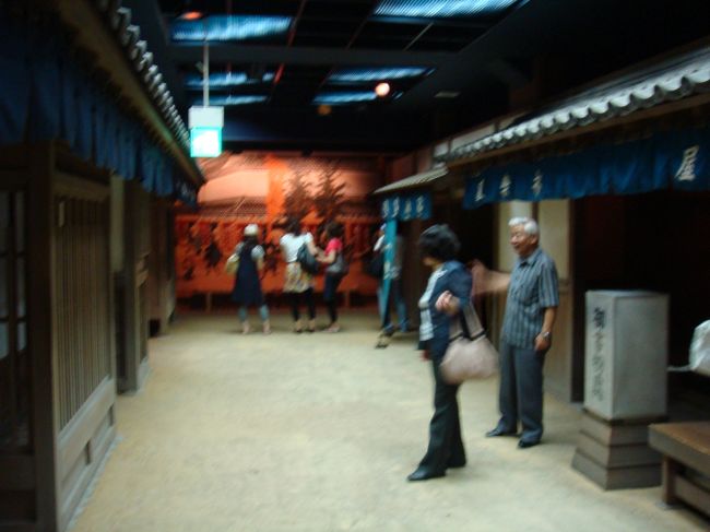 ここね〜<br />一日の時間を感じれるように、<br />朝の明けから日の沈むまでを再現しているんです。<br /><br />このときは、ちょうど中休憩のとき