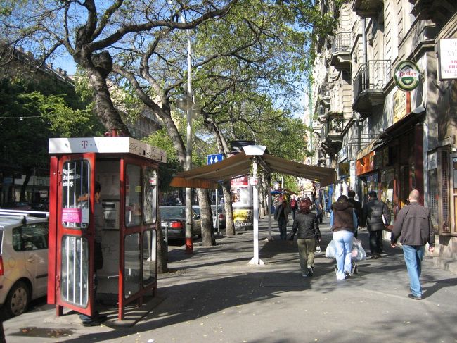 ブダペスト市内の写真です。<br />空港からミニバスで東駅の近くのBest Western Grand Hotel（写真を撮るのを忘れてしまった...）まで行き、荷物を置いたら早速市内観光に出発しました。