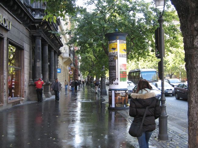 ブダペストのメインストリートにあたるアンドラーシ通りです。