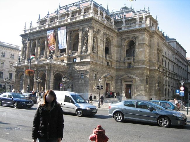 すぐ近くに国立オペラ劇場がありました。<br />