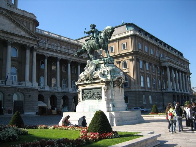 国立美術館です。<br />建物は重厚でしたが、展示物については良く覚えていません。。。