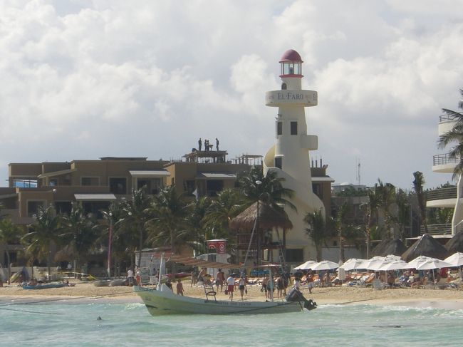 プラヤデルカルメンのランドマーク的存在の灯台<br /><br />