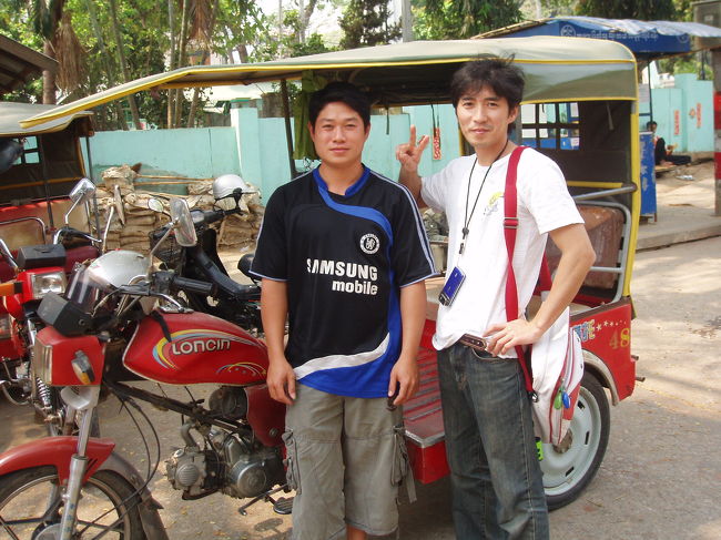 トゥクトゥク観光、値切る時間がなかったので提示料金１台１２０Ｂです。