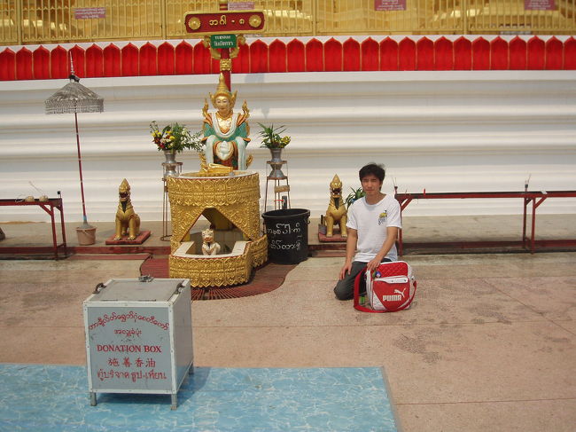 生まれた日が水曜日だったのでこの仏像と動物（トラ）に水をかけてお祈りします。