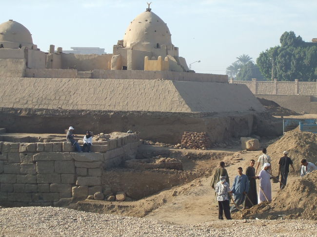 現在も遺跡の発掘は続けられています。