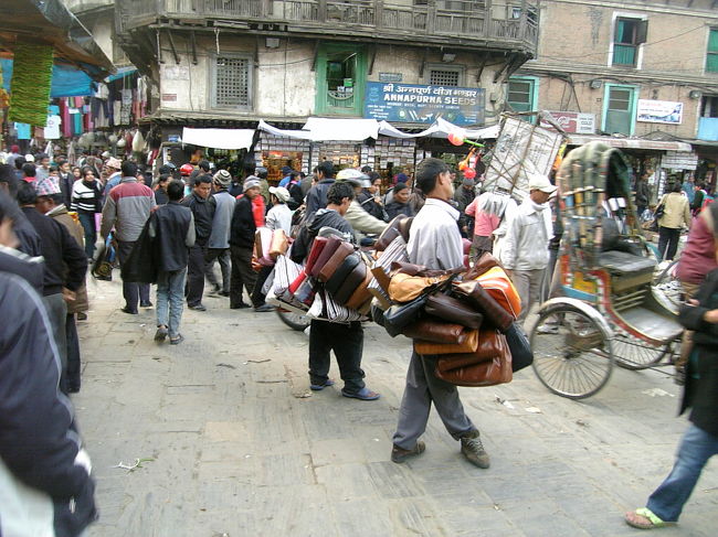 かばんを売る人。