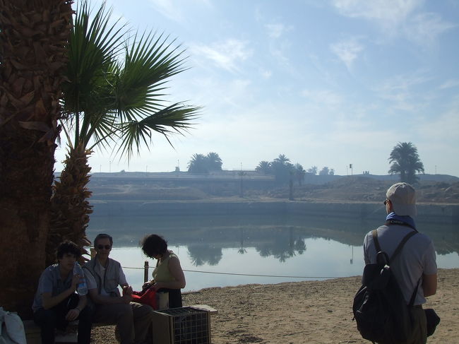この池はナイル川の水を引いたものです。