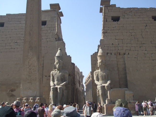 この神殿も以前は砂に埋もれていたそうです。