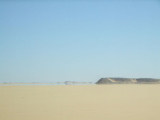 ヌビア砂漠に出た蜃気楼