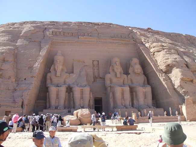 移築されたアブシンベル神殿