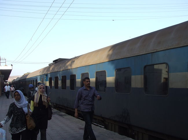 寝台車「アベラ」でギザへ向かう