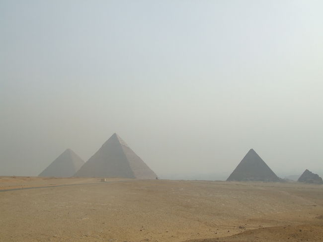 ピラミッド群。