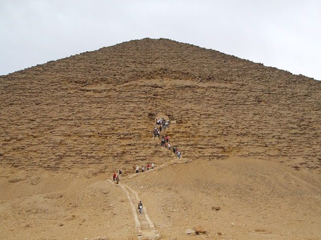 世界最古のサッカラのピラミッドは中に入れます。