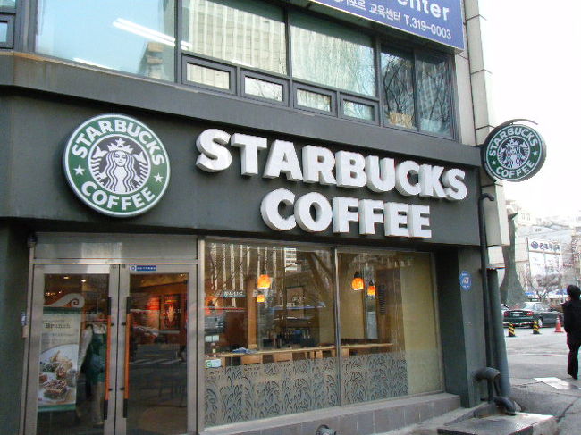 食後のコーヒーはすぐ近くのスタバで決まり。