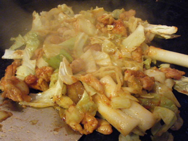 鶏肉と野菜、トッポキをまぜまぜ。