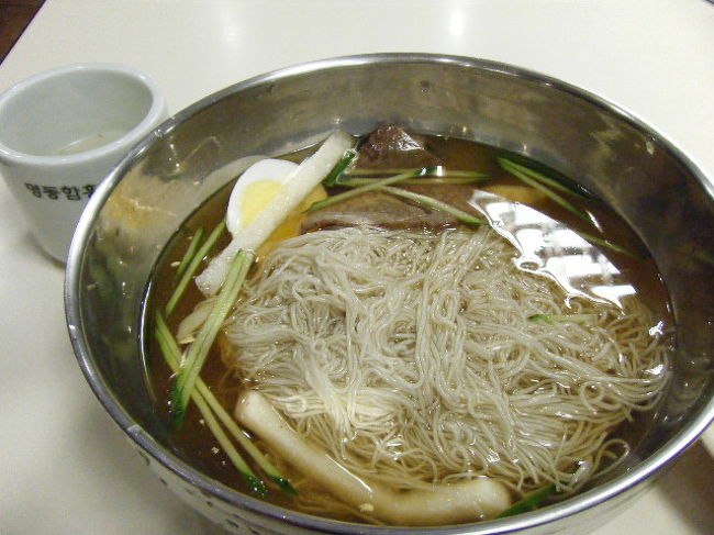 自分でお酢やコチュジャンをかけていただきます。