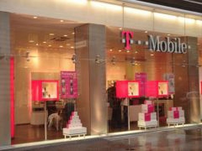 ピンクが企業カラーのT-Mobileかわいい。<br />ドイツのキャリアらしいです。