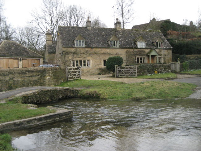 川が近くを流れている場所もありました。<br />絵本に出て来そうな眺め・・