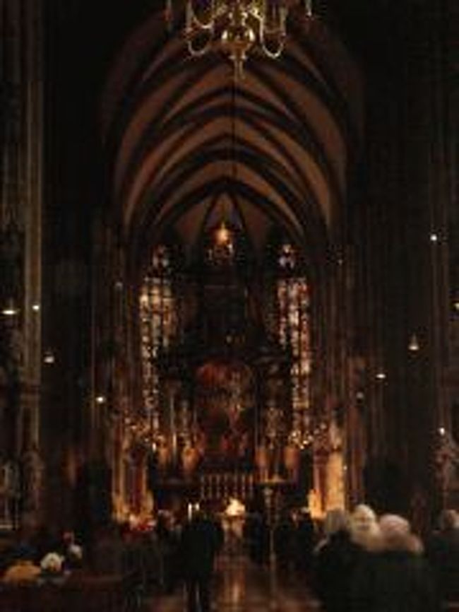 中に入ると、ちょうどミサをやってました。