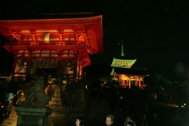 年越し直前の清水寺。<br />
