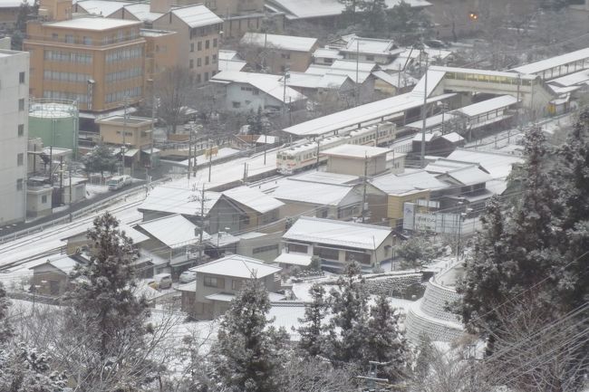 一夜が明けてみると、なんと！！雪化粧していました！！<br /><br />つい３日前の東京の朝も雪化粧でした。<br />下呂の町も、お化粧をして私たちを迎えてくれたのですね！(*^_^*)<br />私たちはどうしてこんなに歓迎されるんだろうか？？(^-^)<br />ホントに不思議な想いがしましたね〜〜(^_^)