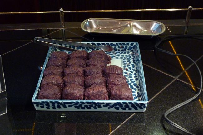 「お父さん 『おはぎ』が美味しいよ」<br /><br />カミさんがそう言うモンですから、私も「おはぎ」を取りに行きました。<br />小さく作ってあったところが良かったです！！