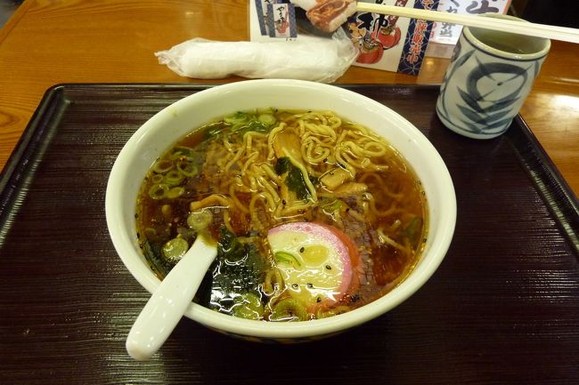 私がお昼にいただいたのは、もちろん！！ラーメンです!(^^)!<br /><br />海苔も入っていて、美味しかったですよ〜(^-^)