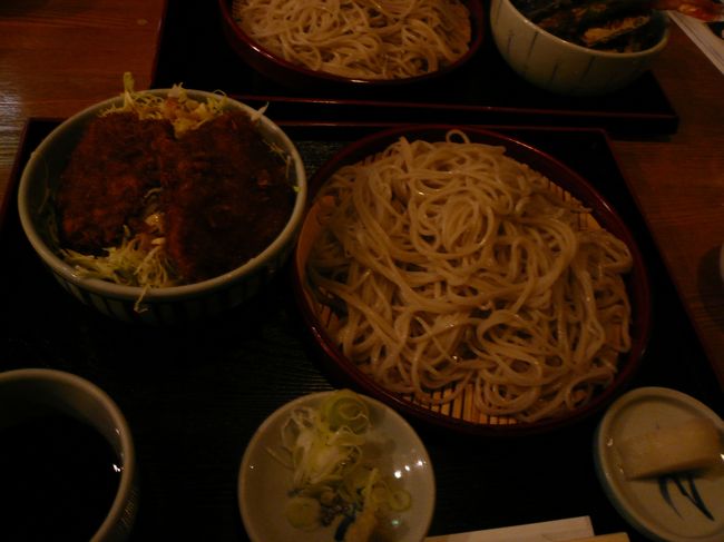 ら・ねーじゅで手打ちそばとソースかつ丼（天丼）のセットを頼みました。<br /><br />口コミ通りで香りの良いおそばでした。<br /><br />昼間はかなり並ぶそうです。夜に行って正解でした。<br /><br />今年も行かなければなりません。<br /><br />1年ぶりの再会を待ち望んでいます。