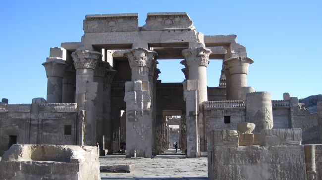 コムオンボ神殿、エジプト唯一の２つの神殿が１つになったもの