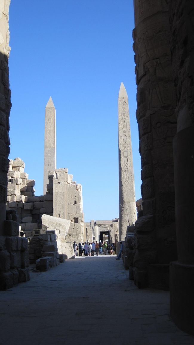 オベリスク（トトメス１世）、倒れたハトシェプト女王のオベリスクも。海外にも。コンコルド広場のオベリスクはナポレオンがもちだした
