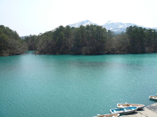 毘沙門沼は唯一ボート乗りができます。